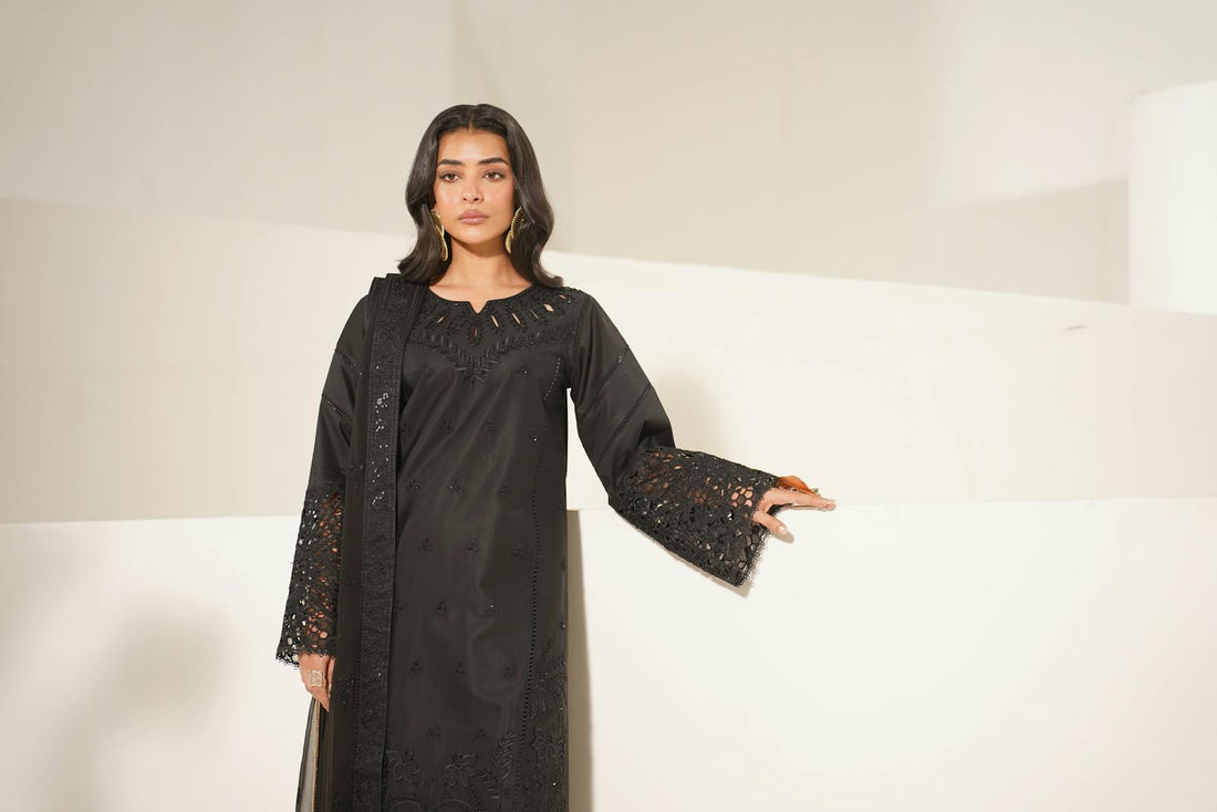 Top 10 beauty tips for wearing black dresses