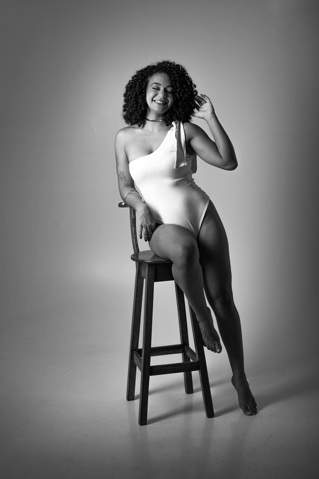 How to smile beautifully in black and white pictures