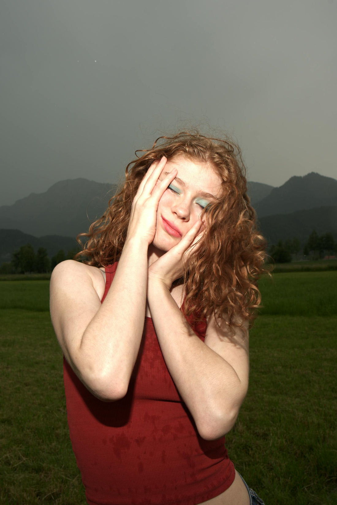 Beauty tips for red hair and outdoor poses