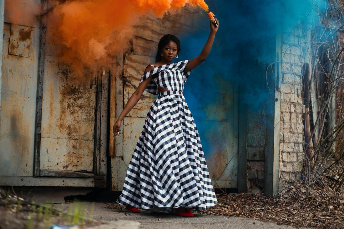 Tips for taking pictures of models with smoke bombs