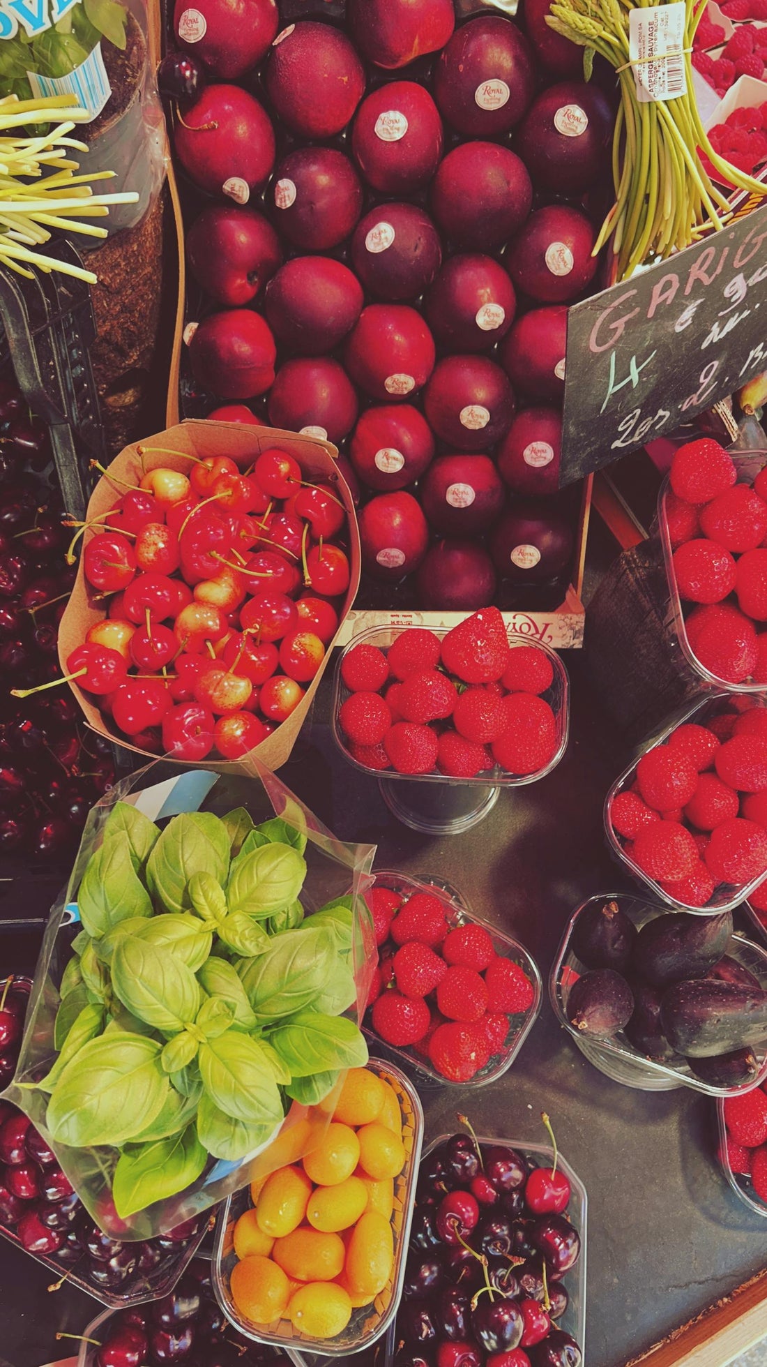 How to take colorful pictures of food at a market