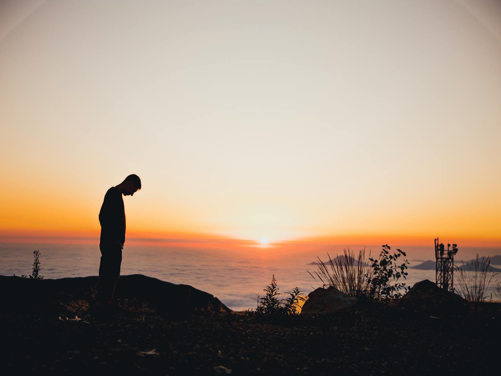 Travel tips for enjoying mountain sunsets