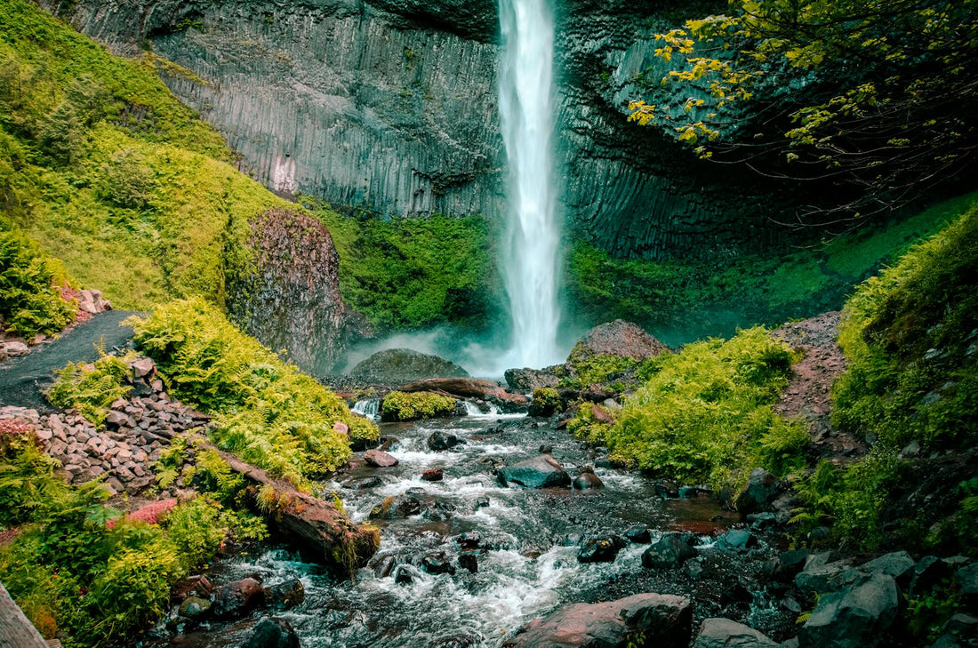 Travel tips for visiting amazing waterfalls